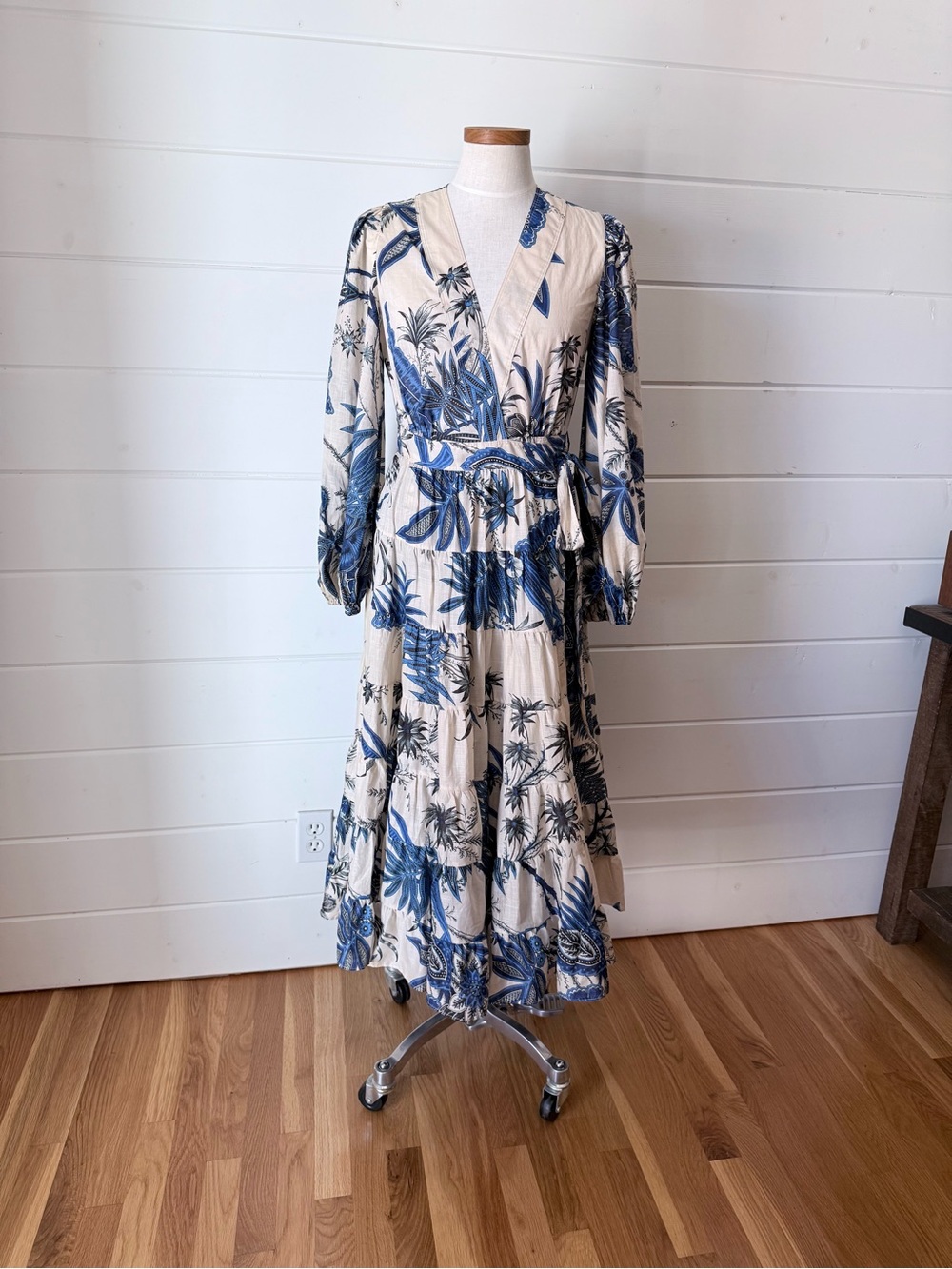 Banana Republic Stampa Blue Floral Wrap Midi Dress